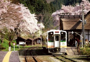 湯野上温泉駅と桜♪
